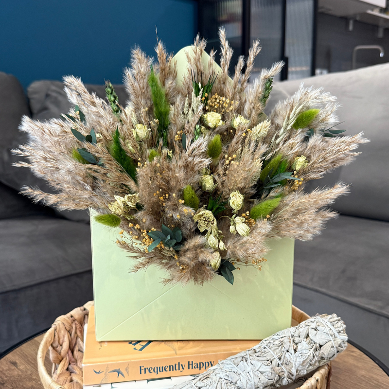 Joyce Envelope Dried Flower Box In Natural & Green