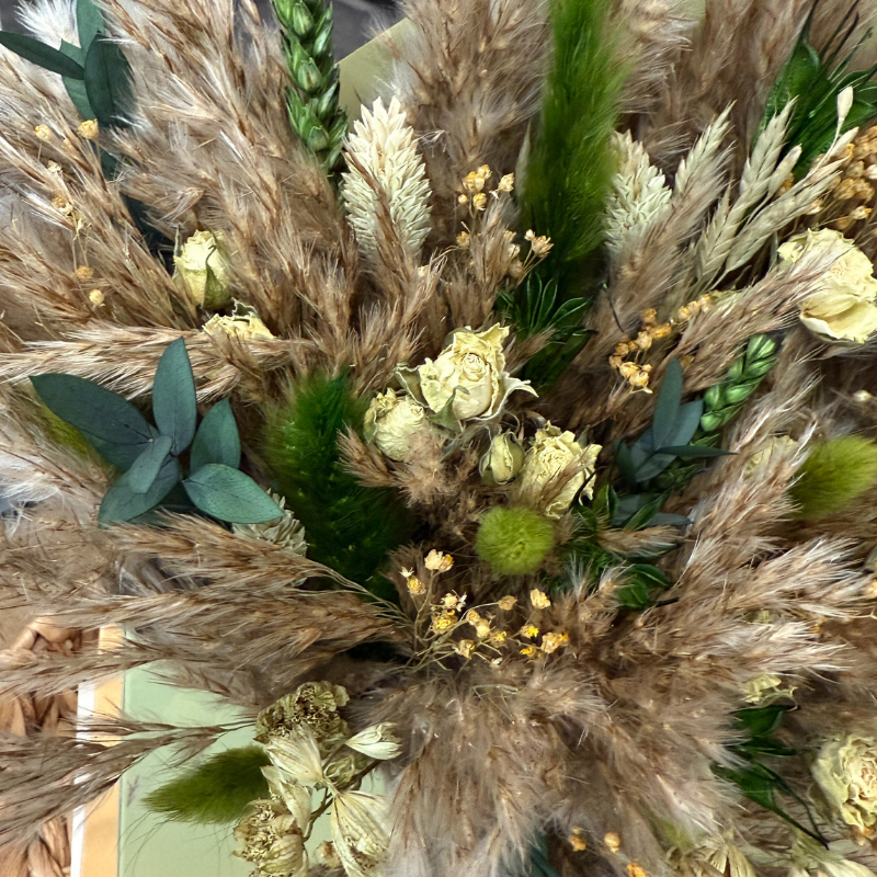 Joyce Envelope Dried Flower Box In Natural & Green