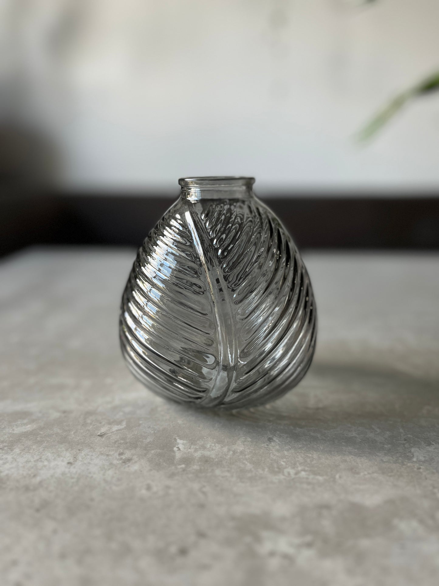 13cm Glass Leaf Vase