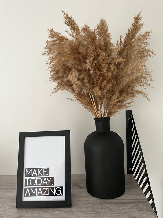 pampas reed with black vase